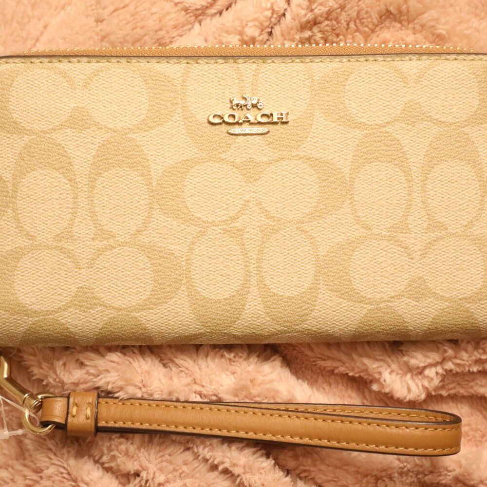 Coach Clutch brand new condition